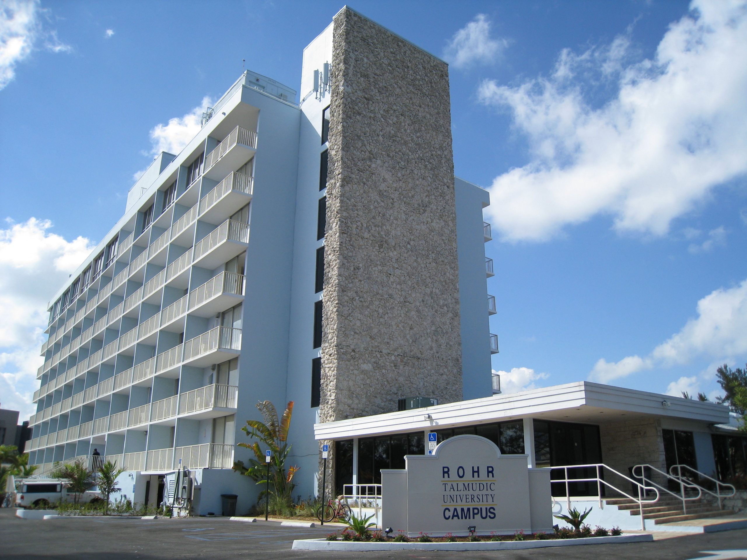 Rohr.Campus.Photo.2009